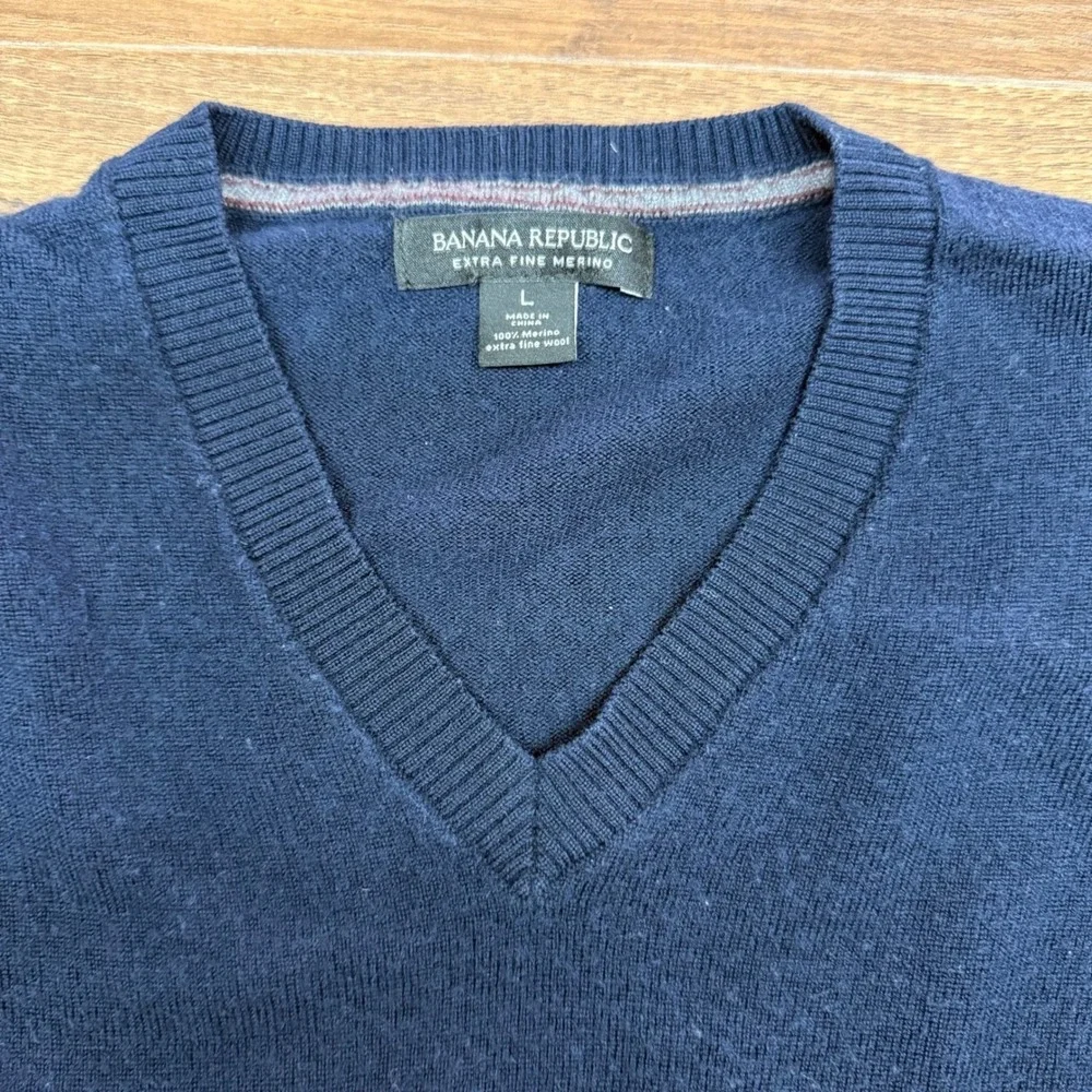 Banana Republic Mens Large Extra Fine Merino Wool V-Neck Sweater Preppy Academia